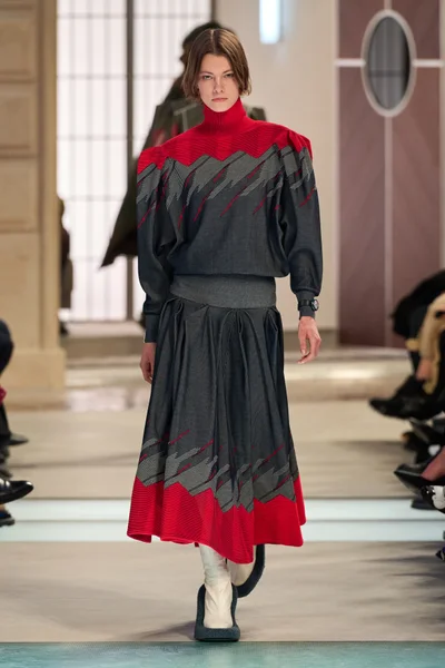 Look 30